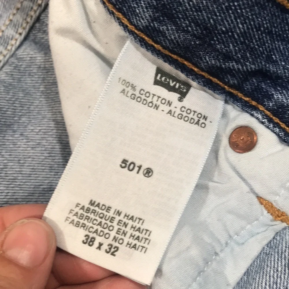 Levi’s 501 Preshrunk Light Wash Straight Leg Jeans ‎ Size 38x32